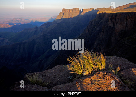 Blick auf die hohen Gipfel der Drakensberge, Royal Natal National Park, Südafrika Stockfoto