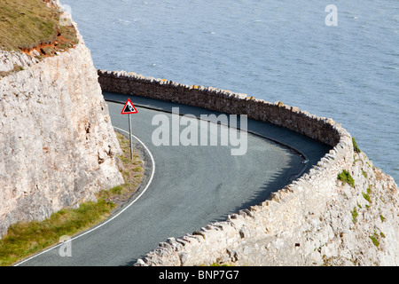 Die Mautstraße runden den Great Orme nahe Llandudno, Nordwales. Stockfoto