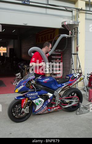 ZIC Motorrad Racing Boxengasse Stockfoto