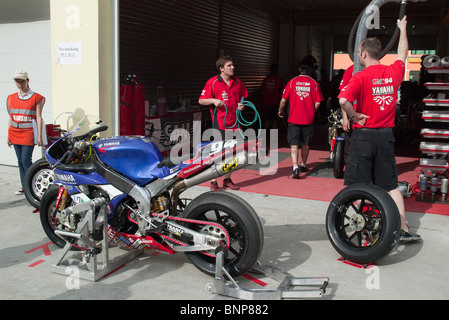 ZIC Motorrad Racing Boxengasse Stockfoto