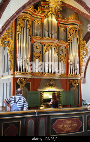 Die Orgel in der Kirche der Hl. Katharina in Lenzen, in Deutschland, in Europa. Stockfoto