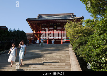 Tsurugaoka Hachimangu Schrein ist der wichtigste Shinto-Schrein in der Stadt Kamakura. Stockfoto