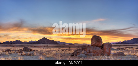 Panorama des NamibRand Nature Reserve bei Sonnenuntergang. Pro Namib Namibia Stockfoto