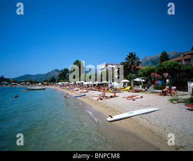 Strand-Szene an der malerischen Ferienort Nidri auf der griechischen Insel Lefkas Stockfoto