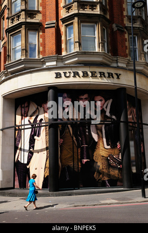 Burberry-Mode Bekleidung Shop Brompton Road, Knightsbridge, London, England, UK, Stockfoto