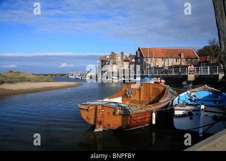 Holzboote am Kai in Blakeney Norfolk Stockfoto