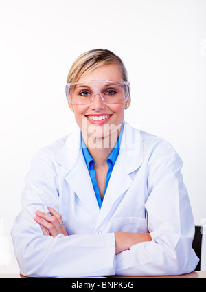 Porträt einer Wissenschaftlerin, die in die Kamera schaut Stockfoto