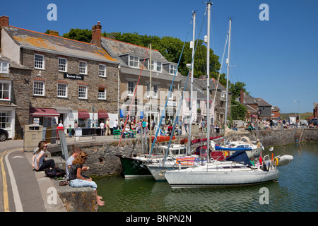 Padstow Hafen Cornwall, UK, North Quay Ansicht mit festgemachten Boote Stockfoto