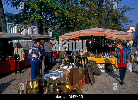 Belgier einkaufen Flohmarkt Stadt Brügge West Flandern Provinz Belgien Europas Stockfoto