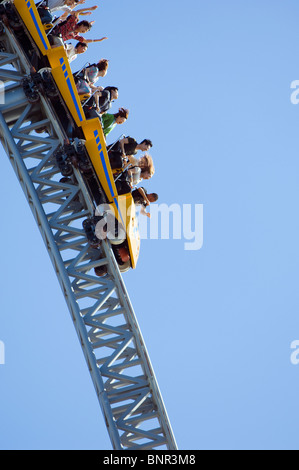 Die Thunder Dolphin Achterbahn im Freizeitpark Korakuen, Tokio, Japan. Stockfoto