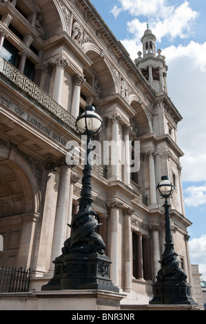 Die City von London in der Schule, in einem viktorianischen Gebäude am Nordufer der Themse in London. Stockfoto