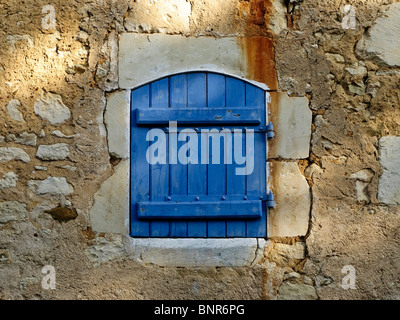 Alte Haus Fenster Rollladen - Sud-Touraine, Frankreich. Stockfoto