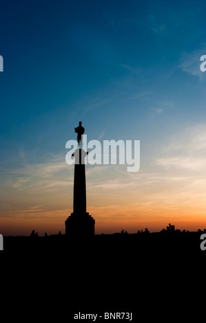 Denkmal "The Victor - der Beschützer von Belgrad" bei Sonnenuntergang auf der Kalemegdan-Festung Stockfoto