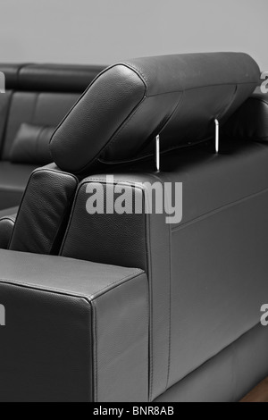 Ein Detail der modernen schwarzen Ledersofa Stockfoto