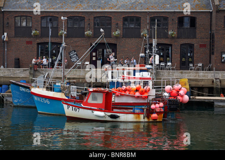 Angelboote/Fischerboote vertäut am Kai von Weymouth Stockfoto