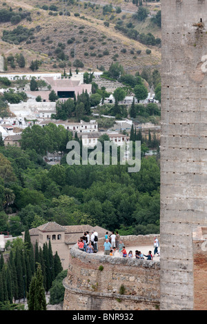 Blick vom Torre De La Vela in der Alhambra auf den Hügeln von Sacromonte in Granada-Andalusien-Spanien-Europa Stockfoto