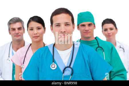 Porträt von einem Ärzteteam vor einem weißen Hintergrund Stockfoto