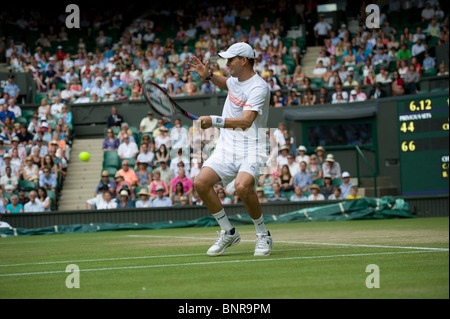 29. Juni 2010: Bob Bryan USA 2/Mike Bryan USA (2) V Carsten Ball AUS /Chris Guccione aus Internationales Tennisturnier in Wimbledon statt bei den All England Lawn Tennis Club, London, England. Stockfoto