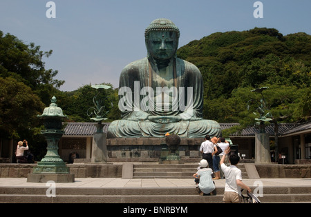 Die Bronze ist Kamakura großen Buddha, auch bekannt als Daibutsu, gedacht, um in Kamakura, Japan 1252 A.D. gegossen worden sind. Stockfoto