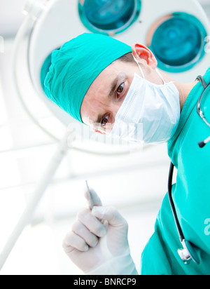 Konzentrierte Chirurgen während der operation Stockfoto