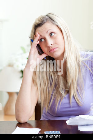 Frustrierte Frau Finanzprobleme Stockfoto