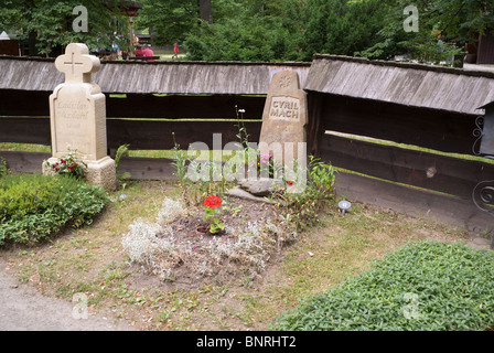 Grabstein im Friedhof in Roznov Stockfoto