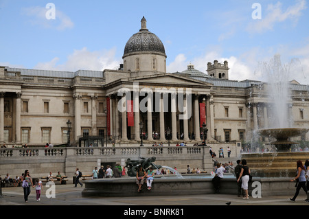 Die National Gallery angesehen vom Trafalgar Square central London England UK Stockfoto