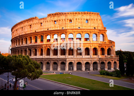 Das letzte Licht des Sonnenuntergangs auf dem Roman Coliseum, Lazio Rom Italien Stockfoto