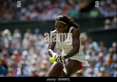 3. Juli 2010: Damen Einzel - Finale. Serena Williams USA (1) V Vera Zvonareva RUS (21.) Internationales Tennisturnier in Wimbledon statt bei den All England Lawn Tennis Club, London, England. Stockfoto