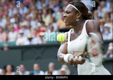 3. Juli 2010: Damen Einzel - Finale. Serena Williams USA (1) V Vera Zvonareva RUS (21.) Internationales Tennisturnier in Wimbledon statt bei den All England Lawn Tennis Club, London, England. Stockfoto