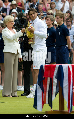 4. Juli 2010: Rafael Nadal, Männer Singles Meister. Internationales Tennisturnier in Wimbledon statt bei den All England Lawn Tennis Club, London, England. Stockfoto