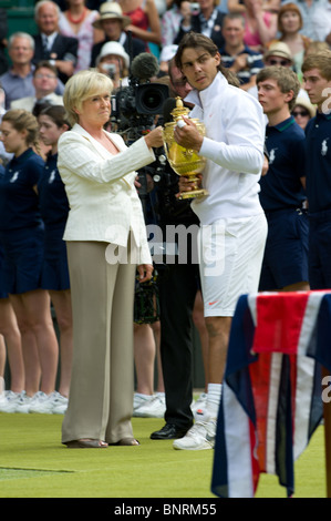 4. Juli 2010: Rafael Nadal, Männer Singles Meister. Internationales Tennisturnier in Wimbledon statt bei den All England Lawn Tennis Club, London, England. Stockfoto