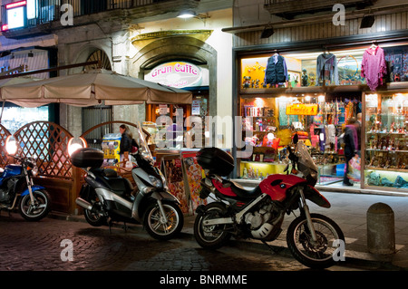 Europa, Italien, Naples inzwischen Lebensmittel Anbieter Stockfoto