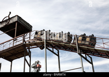 Klondike goldmine Achterbahnfahrt an funland amusement park Hayling Island, Hampshire Stockfoto
