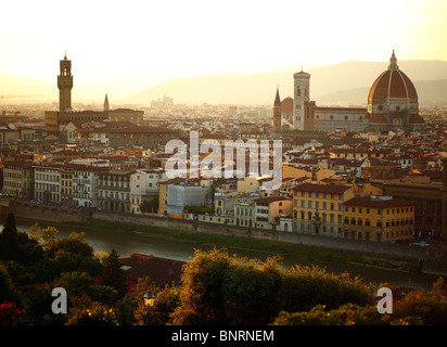 Florenz, gesehen bei Sonnenuntergang von der Piazza del Michaelangelo, Toskana, Italien. Stockfoto