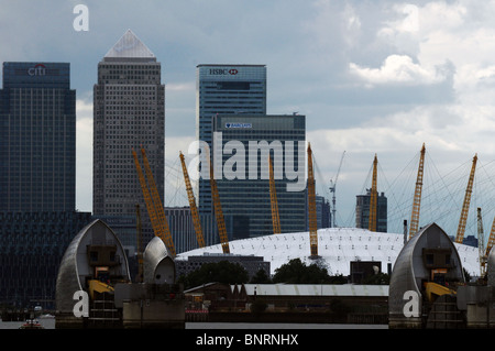 Canary Wharf, die O2-Arena und der Thames Barrier Stockfoto