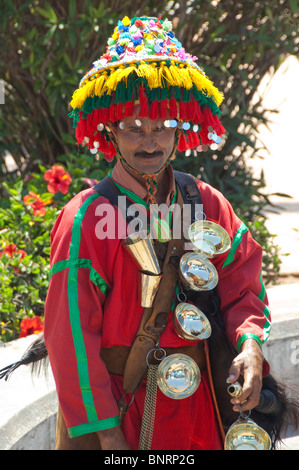 Afrika, Marokko, Casablanca. Mohammed den 5. Platz. Typisch marokkanische Wasserträger in traditioneller Kleidung. Stockfoto