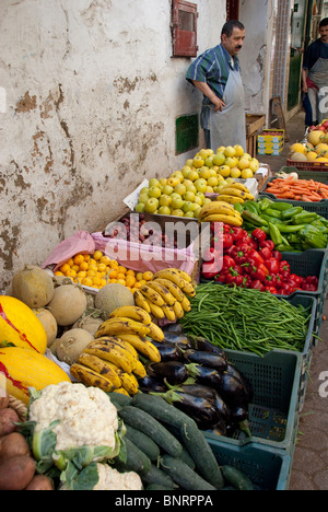 Marokko, Tetouan. Historische Medina Basar, frische Produkte stehen. Stockfoto