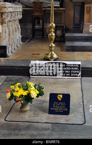 Grab von William Shakespeare in der Holy Trinity Church in Stratford Warwickshire, England, Vereinigtes Königreich Stockfoto