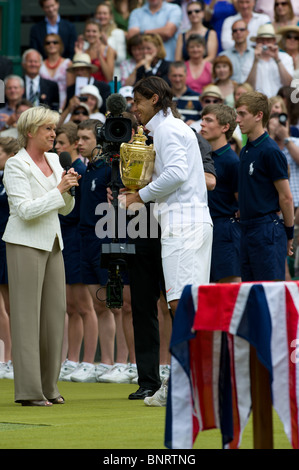 4. Juli 2010: Rafael Nadal, Männer Singles Meister. Internationales Tennisturnier in Wimbledon statt bei den All England Lawn Tennis Club, London, England. Stockfoto