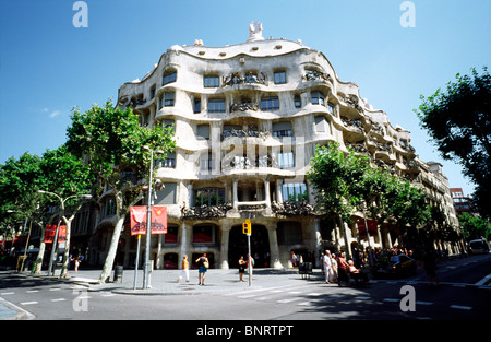 Antoni Gaudis Casa Milà (La Pedrera oder The Quarry) am Passeig de Gràcia in Barcelona. Stockfoto