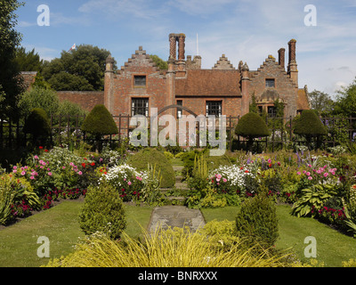 Chenies Manor Haus und Garten, Chenies, Buckinghamshire, Großbritannien Stockfoto