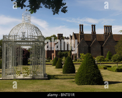 Viktorianische Pagode im Chenies Manor Haus und Garten, Chenies, Buckinghamshire, Großbritannien Stockfoto