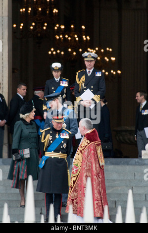 Ein Gedenkgottesdienst für den Irak-Krieg, begleitet von seiner königlichen Hoheit Queen Elizabeth 2, findet in der St. Pauls Cathedral Stockfoto