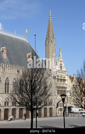 Die Tuchhallen und Gebäude der Stadt-Zentrum in Ypern, Belgien. Diese Gebäude wurden im ersten Weltkrieg völlig zerstört und dann Stockfoto