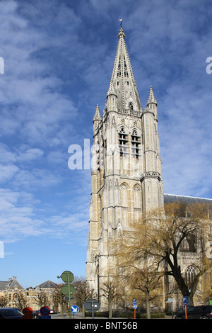 St.-Martins-Dom in Ypern, Belgien. Diese Kathedrale sowie die meisten Gebäude in Ypern wurde völlig umgebaut nach bein Stockfoto