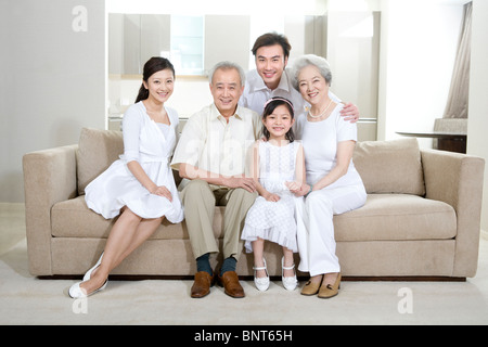 Porträt von einer drei-Generationen-Familie zu Hause Stockfoto