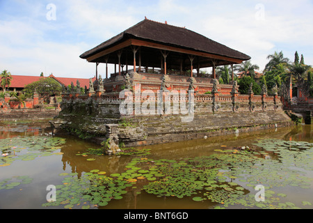 Indonesien, Bali, Semarapura, Bale Kambang, schwimmende Pavillon, Stockfoto