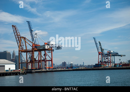 Die Krane der Brooklyn Marine Terminal in Red Hook Brooklyn in New York Stockfoto