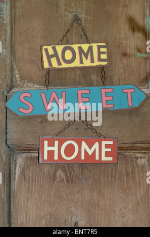 "Home Sweet Home" Schild an einer Tür Stockfoto